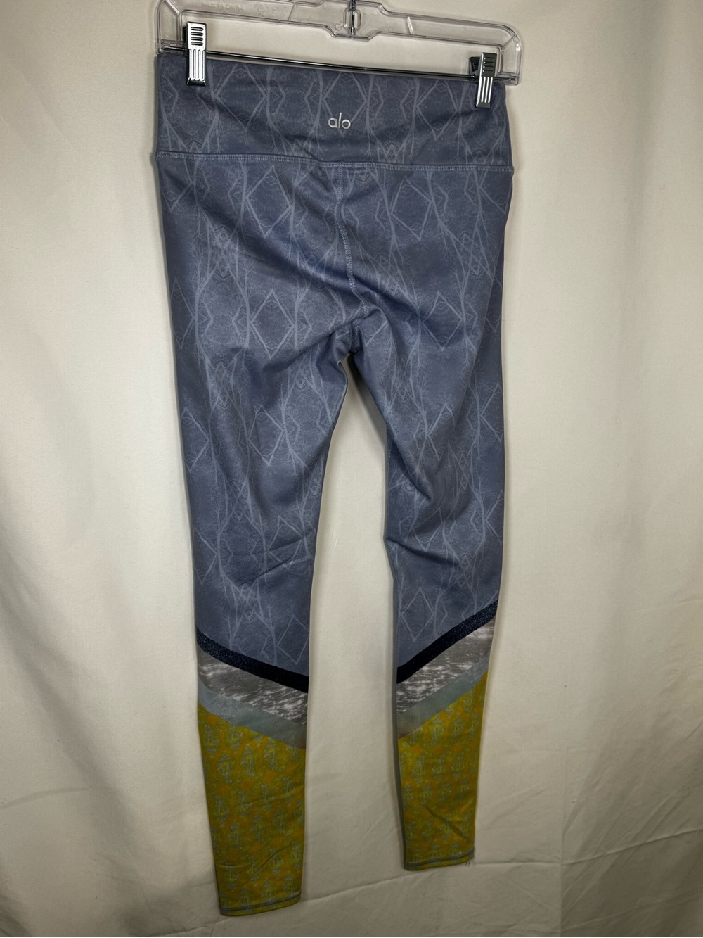 NWOT Alo Yoga Tree Lace Sky Geometric Chevron Leggings Size XS - Picture 5 of 12